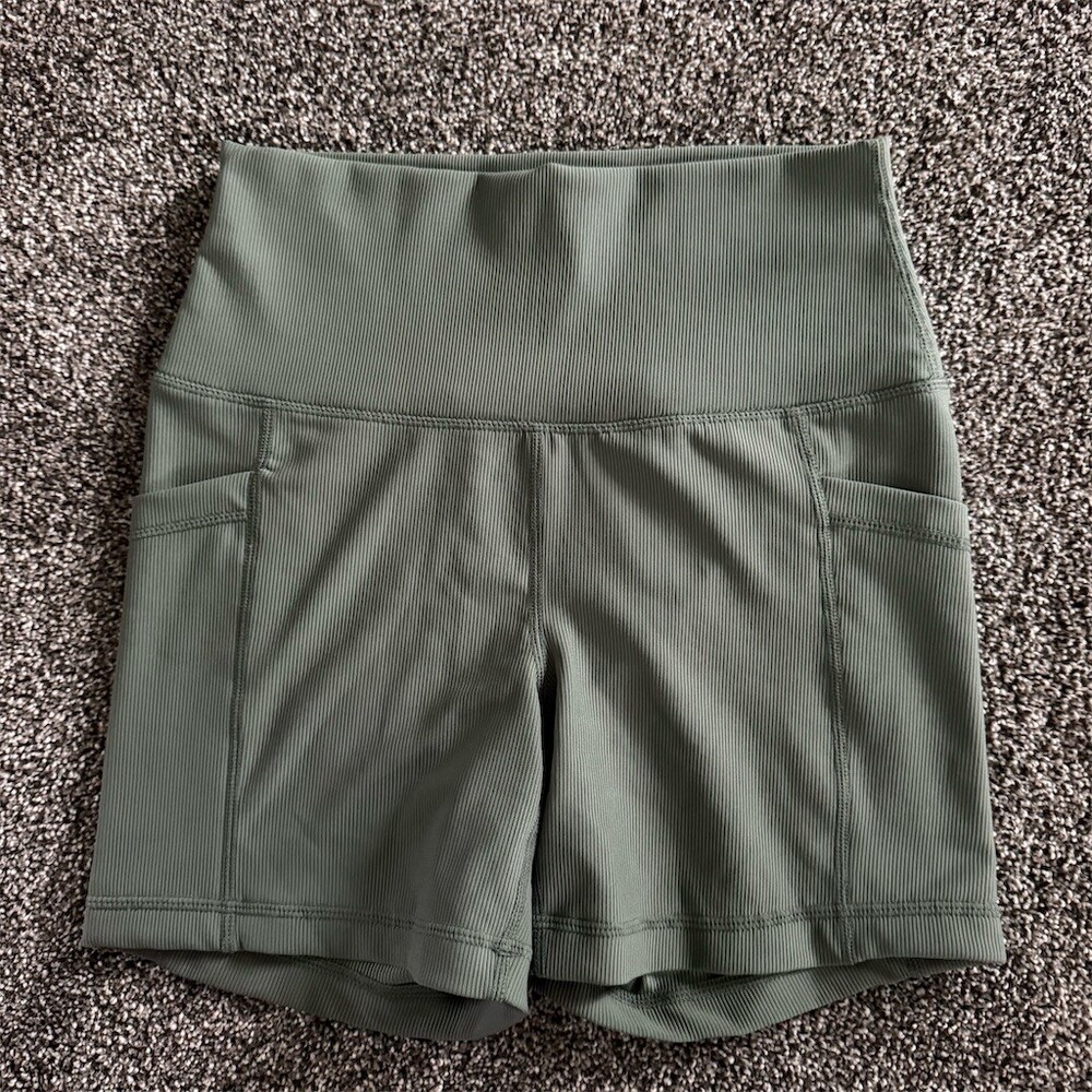 90 Degree by Reflex Biker Shorts Womens M Olive Green High Waist Pockets